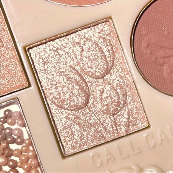 Radiant Angel Embossed Makeup Palette - Picture 12 of 14